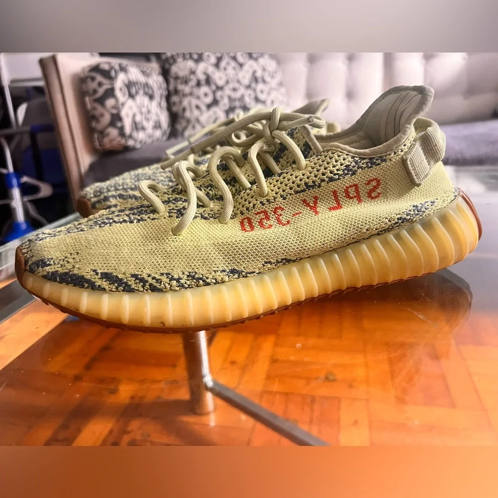 Adidas Yeezy boots - Picture 2 of 6